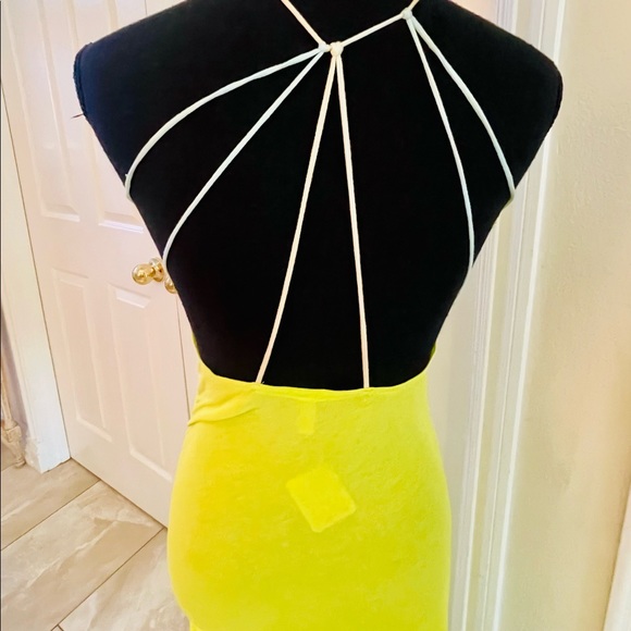 Free People Yellow Dress.. NWT. Halter, adjustable around cup size. - Picture 4 of 10